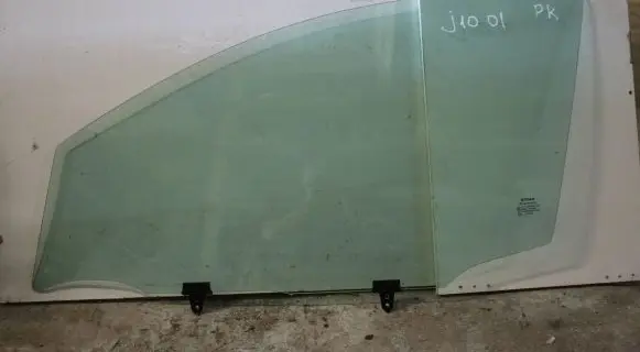 Nissan Qashqai Front door window glass four-door