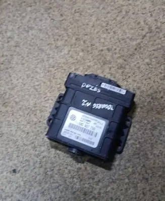 Volkswagen Touareg I Gearbox control unit/module H12S0372 UDFC001321 09D927750