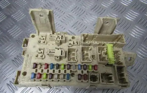 Toyota Avensis T250 Fuse box set 82641CA020F 82641-CA020-F