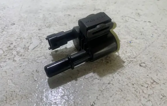 Dodge Challenger Breather valve 04627694AB 3520A2874