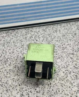 BMW 5 E39 Other relay 8373700