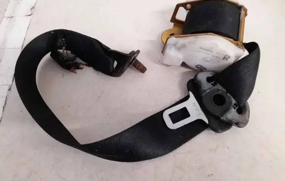 Opel Vectra B Rear seatbelt E110627 E1104627