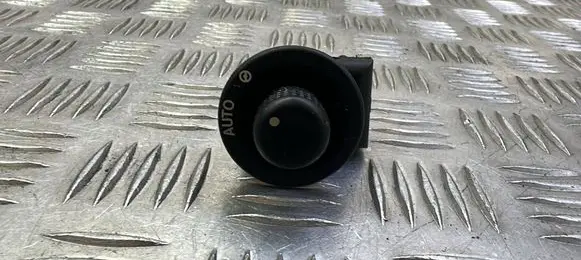 Wing mirror switch