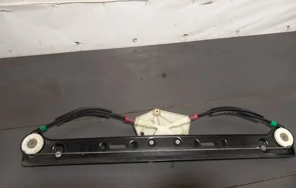 BMW X3 E83 Front door window regulator with motor E007083011