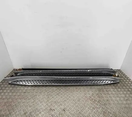 Mercedes-Benz GL X164 sill trim set (inner) A1646900210 A1646900475