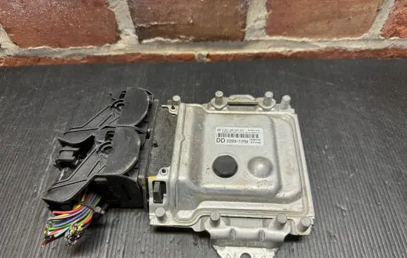 Suzuki Alto Engine control unit/module 3392071M30 0261S09627