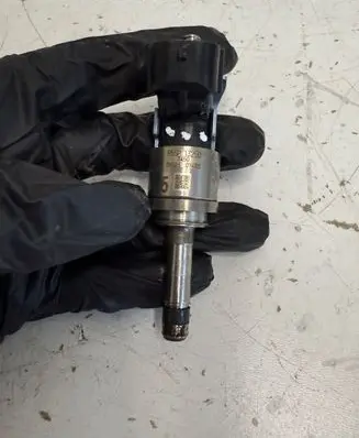 Mazda 2 Fuel injector
