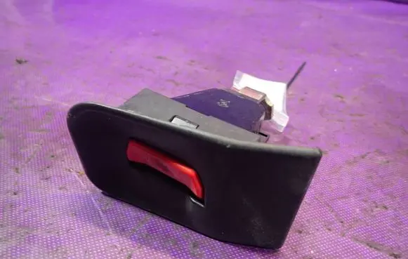 BMW 7 E38 Front seatbelt buckle 8125845