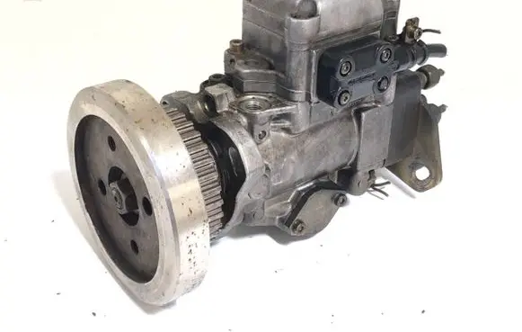 Audi A6 S6 C4 4A Fuel injection high pressure pump 046130108G