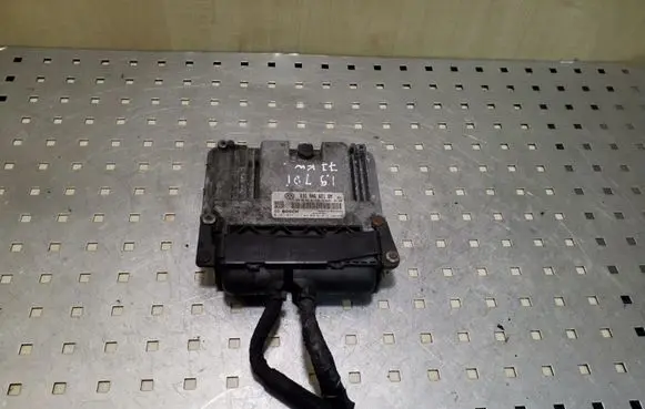 Skoda Superb B6 (3T) Engine control unit/module 03G906021QM 0281014111