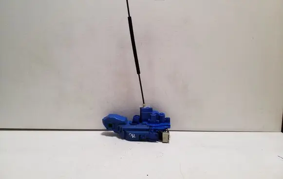 Fiat 500L Front door lock 51930020