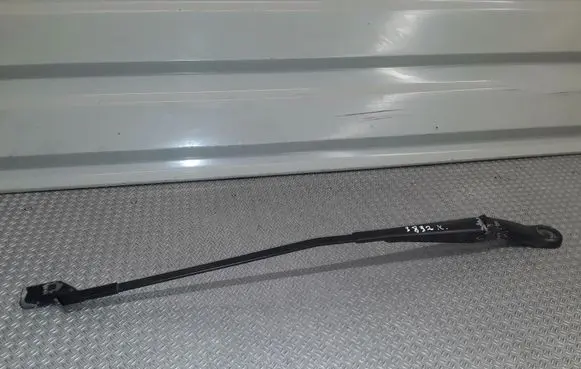 Opel Zafira C Front wiper blade arm 20812593