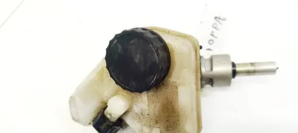 Brake fluid reservoir