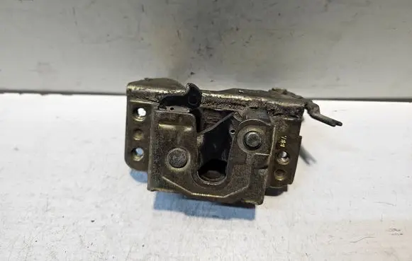 Opel Kadett E Rear door lock 90159254