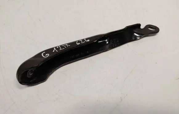 Engine mounting bracket