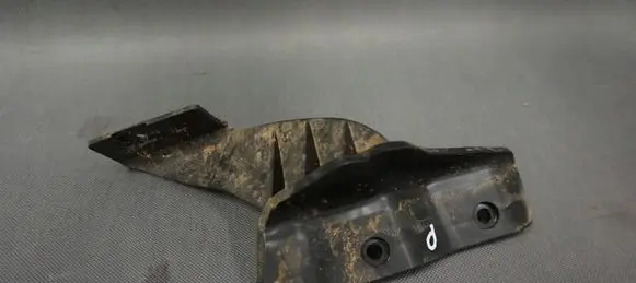 Citroen C4 Cactus Fender mounting bracket