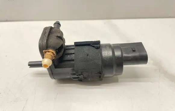 Audi A4 Allroad B8 Windscreen/windshield washer pump 8K9955647