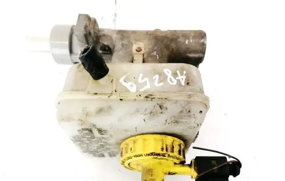 Brake fluid reservoir