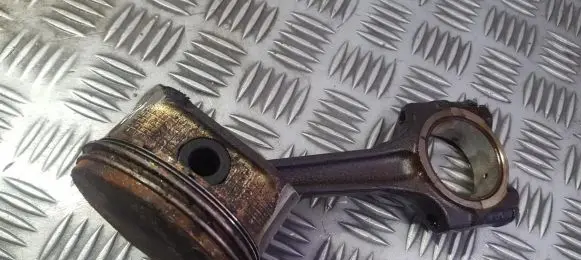 Citroen Xsara Picasso Piston with connecting rod