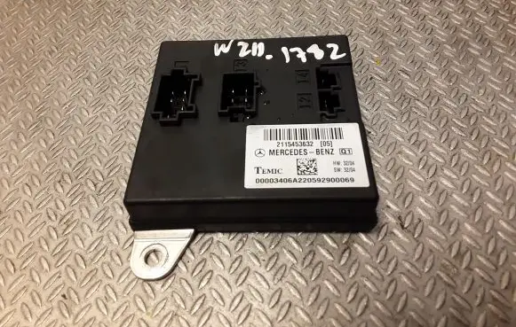 Mercedes-Benz E W211 Central body control module 2115453632 A2115453632