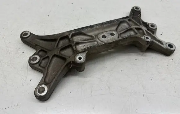 Maserati Ghibli Gearbox mounting bracket 670001738