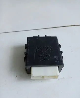 Toyota Sienna XL30 III Air suspension control unit module (rear) 8594045020
