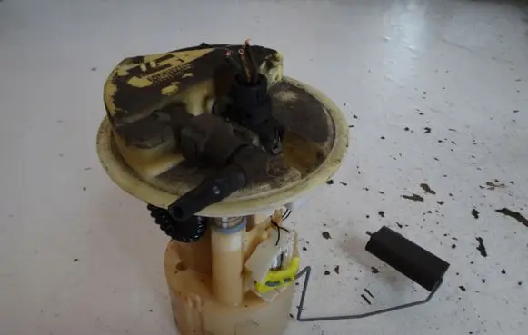 Renault Clio II In-tank fuel pump 7700416988