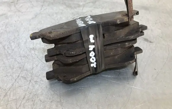 Toyota Avensis T250 Brake pads (front) 
