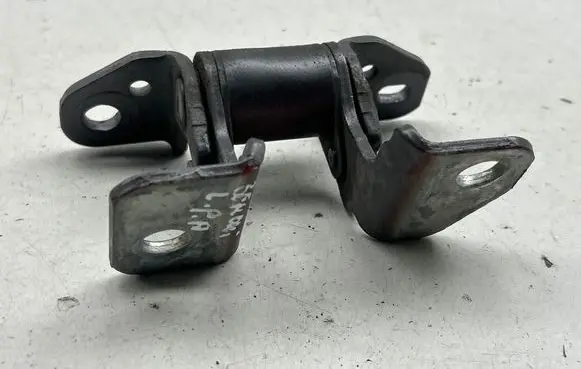 Jeep Grand Cherokee Front door lower hinge 