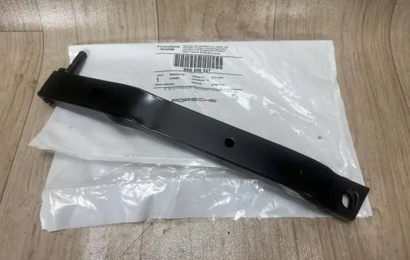 Porsche Macan (95B) Radiator support slam panel bracket 95B805527