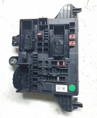 Opel Insignia A Fuse module 1327732104