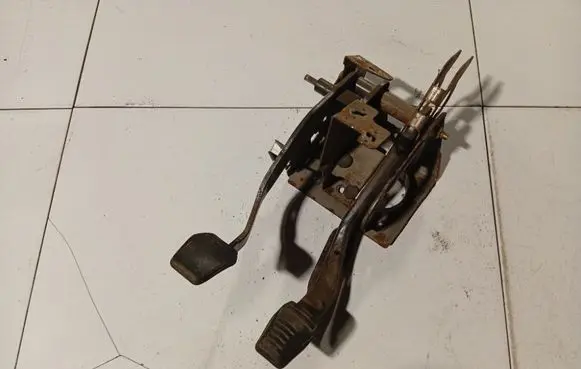 Ford Fiesta Clutch pedal 