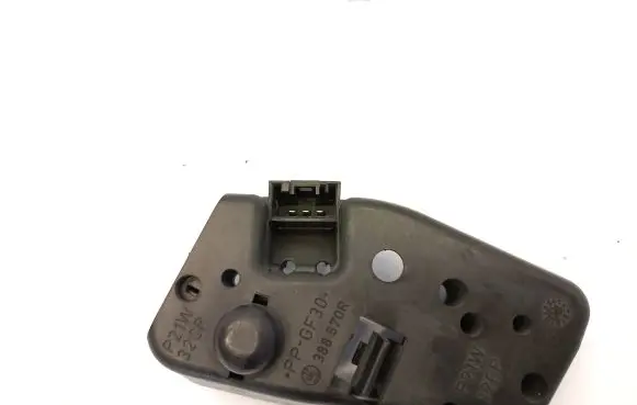 BMW 3 E46 Tail light bulb cover holder 8374809