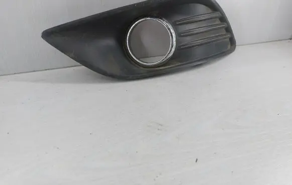 Ford Focus Front bumper lower grill