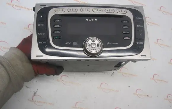 Ford Kuga I Radio/CD/DVD/GPS head unit VP6M2F18C821FD 8V4T18C939DB