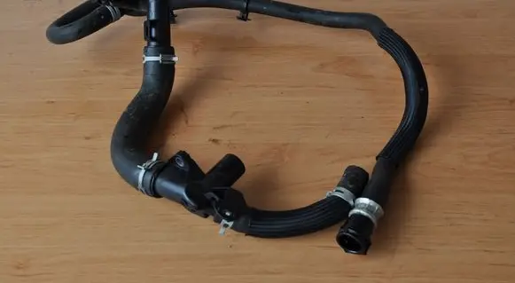 Peugeot 308 Engine coolant pipe/hose 9684589080