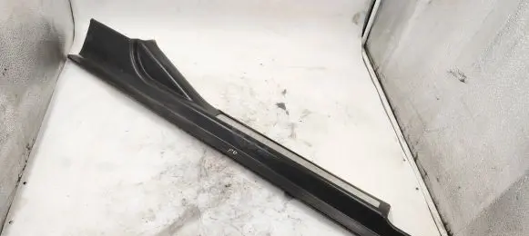 Mercedes-Benz C W203 Side skirt front trim 