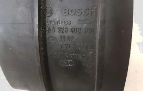 BMW 5 E39 Mass air flow meter 0928400468 77870760
