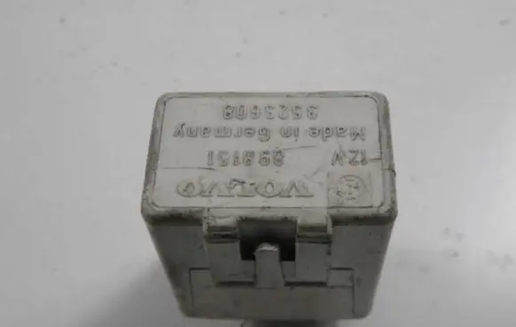 Volvo 740 Fuel pump relay 3523608