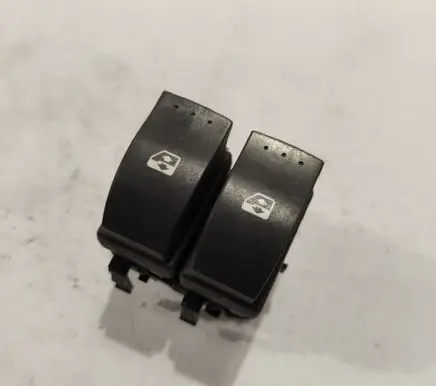 Renault Laguna II Electric window control switch 015087A