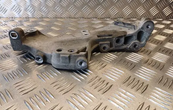 Opel Vivaro Engine mounting bracket 8201011432