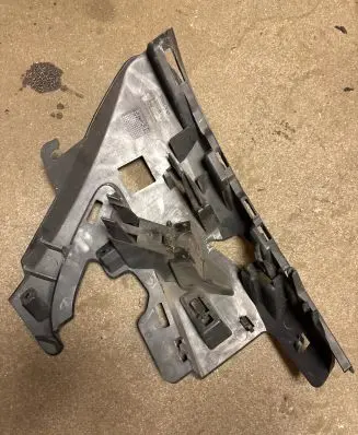 Volvo S60 Front bumper mounting bracket 31323425