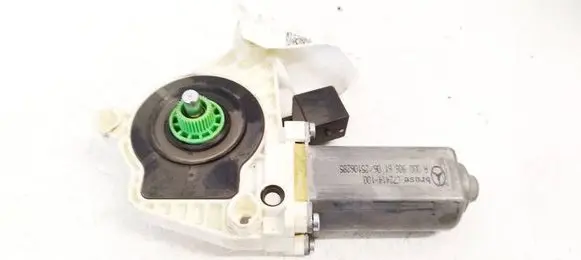 Mercedes-Benz C W205 Front door window regulator motor A0009066106 08046285