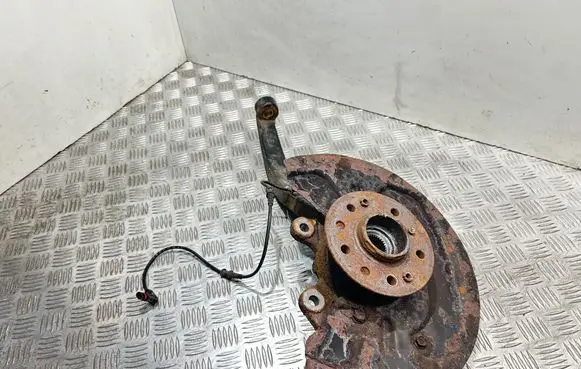Front wheel hub