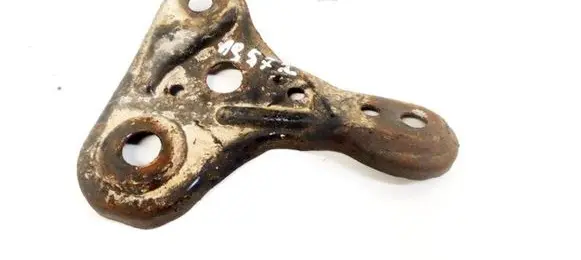 Mazda 6 Engine mounting bracket