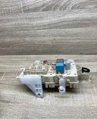 Toyota Corolla Verso AR10 Fuse module 892210F010