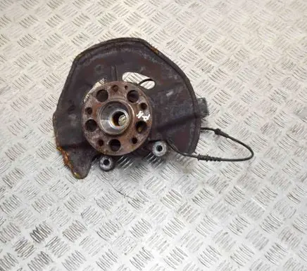 Mercedes-Benz B W245 Front wheel hub A1695400417