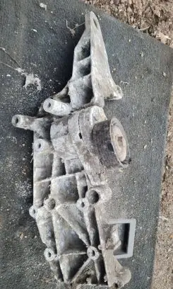 Volvo S60 Engine mounting bracket 9497106