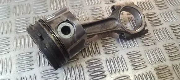 Citroen Xsara Picasso Piston with connecting rod
