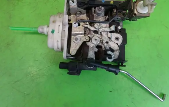 Audi A8 S8 D2 4D Front door lock 8D1837016F